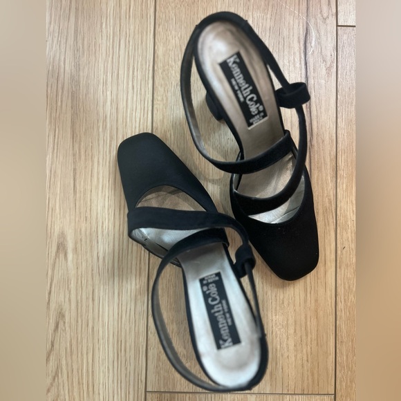 Kenneth Cole New York Shoes - VINTAGE KENNETH COLE - Crisscrossed Strappy Heeled Evening Sandal